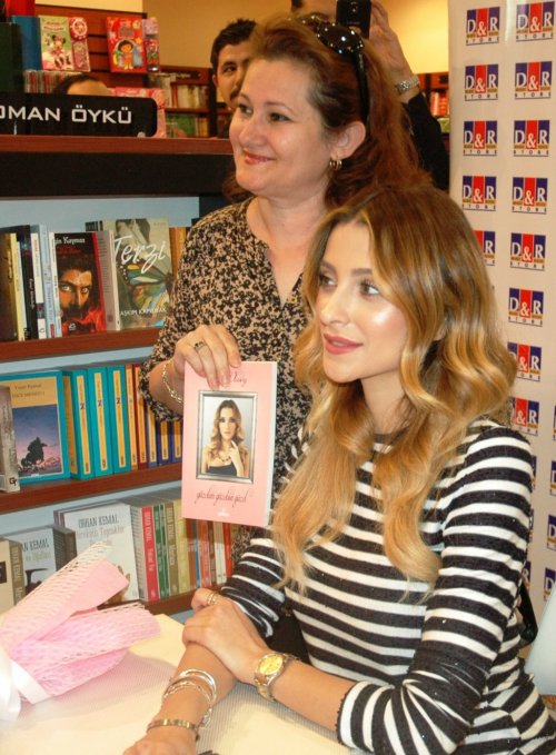 ÖZGE ULUSOY: “EVLİLİK KARARI ALSAM SAKLAMAM”