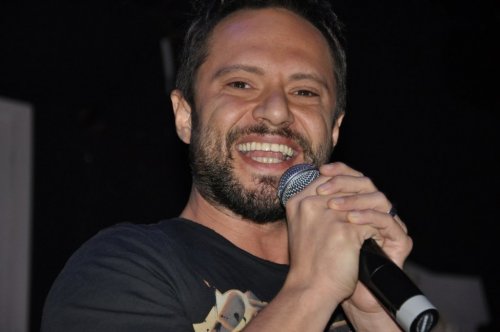 POP SANATÇISI ÖZGÜN ÖLÜDENİZ’DE COŞTURDU