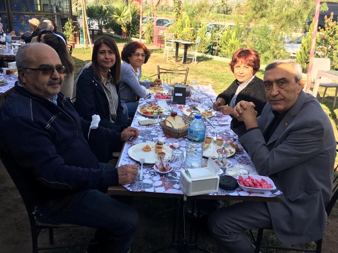 r--(2)-005.jpg