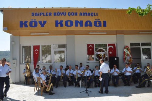SAİPLER, KÖY KONAĞINA KAVUŞTU