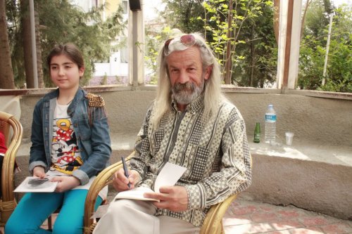 SANATÇI GENCO MERT VE ÇİĞDEM NUR, SELÇUK'TA İMZA GÜNÜNE KATILDI