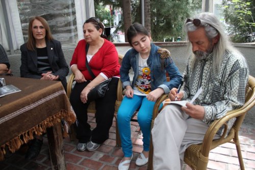 SANATÇI GENCO MERT VE ÇİĞDEM NUR, SELÇUK'TA İMZA GÜNÜNE KATILDI
