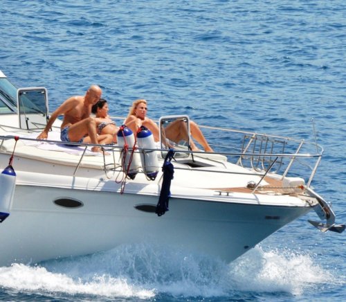 ŞARKICI ALTAY’IN TEKNE KEYFİ