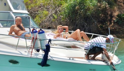 ŞARKICI ALTAY’IN TEKNE KEYFİ