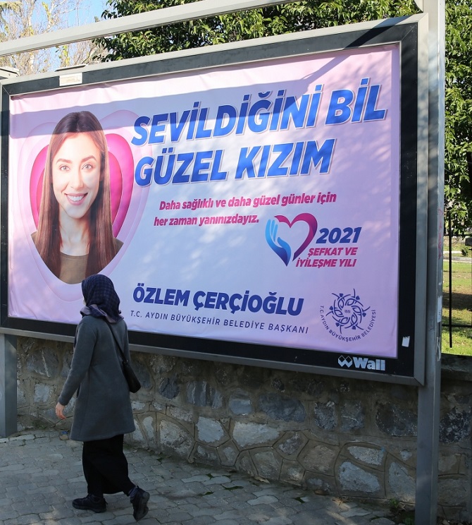 sevildigini-bil-afisleri-tartisma-yaratti.jpg