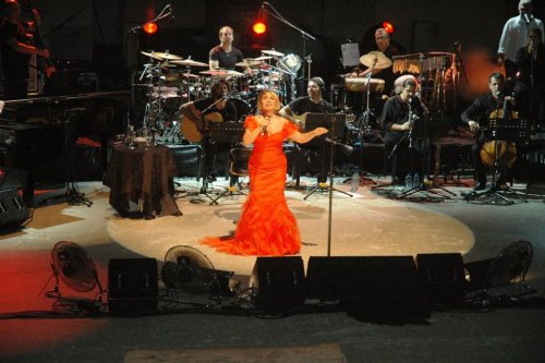 SEZEN AKSU’DAN MUHTEŞEM KONSER