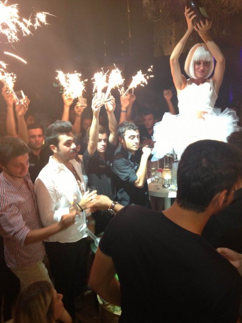 SİBEL CAN’A İLGİNÇ DOĞUM GÜNÜ