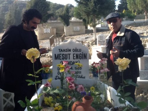 SÖKELİ JÖN MESUT ENGİN KABRİ BAŞINDA ANILDI