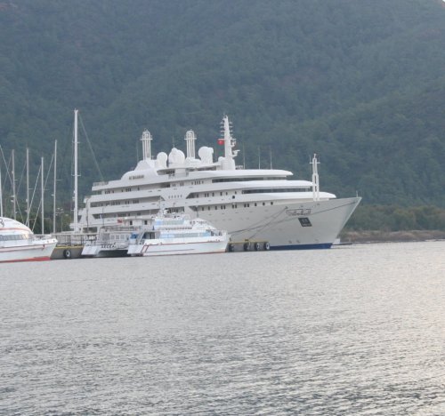 SUUDİ PRENS SULTAN BİN ABDÜLAZİZ’İN SÜPER YATI MARMARİS’TE