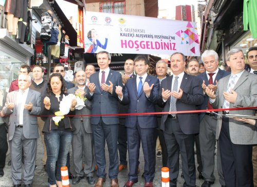 TARİHİ KALEİÇİ ÇARŞISINDA ALIŞVERİŞ FESTİVALİ BAŞLADI