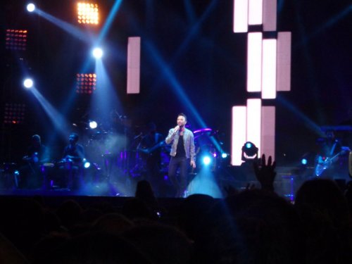 TARKAN SEFERİHİSAR'DA DOĞA İÇİN KONSER VERDİ