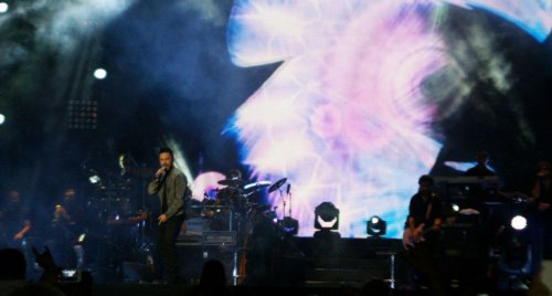 TARKAN SEFERİHİSAR'DA DOĞA İÇİN KONSER VERDİ