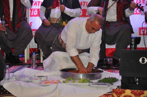 TATLISES, KUŞADASI’NDA ÇİĞ KÖFTE BAYİLERİYLE COŞTU