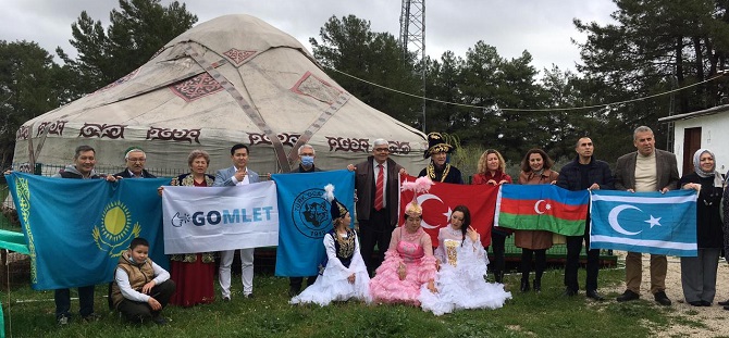 turk-dunyasinin-bayrami-nevruz-antalyada-coskuyla-kutlandi-001.jpg