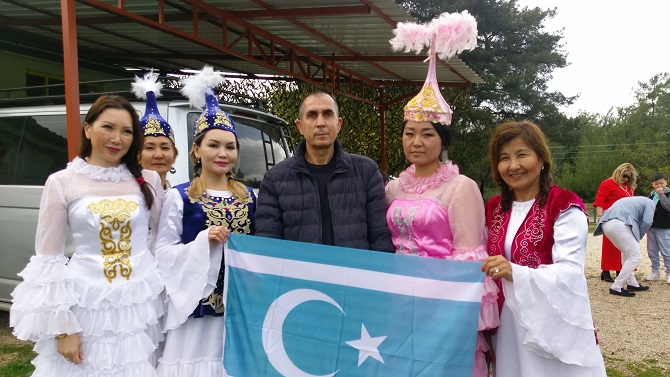 turk-dunyasinin-bayrami-nevruz-antalyada-coskuyla-kutlandi-003.jpg