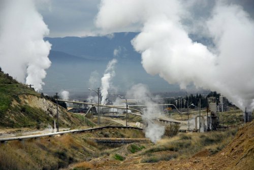 TÜRKİYE YENİLENEBİLİR ENERJİ ZENGİNİ AMA KULLANIM FAKİRİ