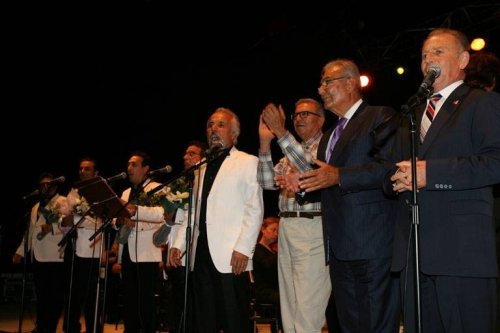 TÜRKİYE’NİN TENORLARI ÇEŞME’Yİ SALLADI