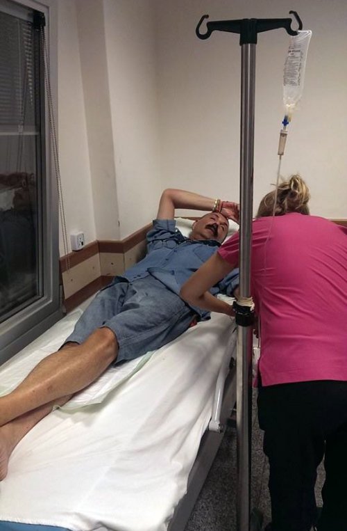 ÜNLÜ MODACI CEMİL İPEKÇİ ZEHİRLENDİ