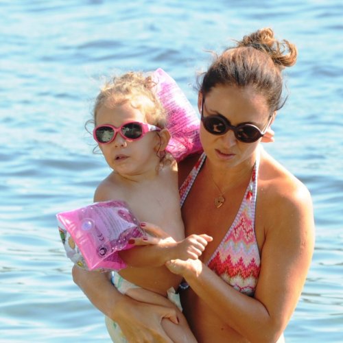 ÜNLÜ OYUNCU CEYDA DÜVENCİ DİZİ ÖNCESİ ENERJİ DEPOLUYOR