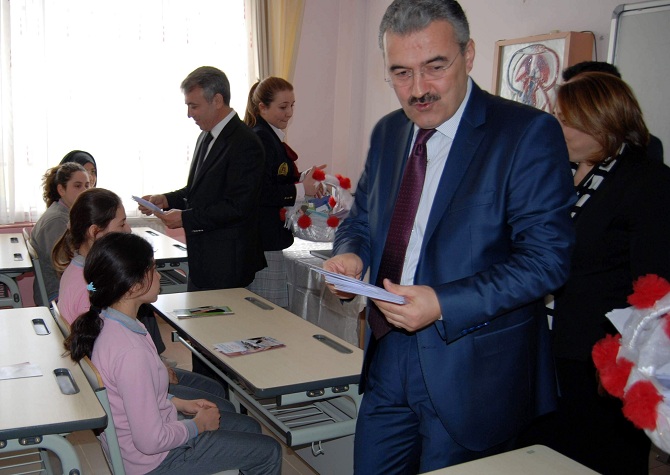 vali-ayyildizdan-180-bin-aileye-mektup.jpg