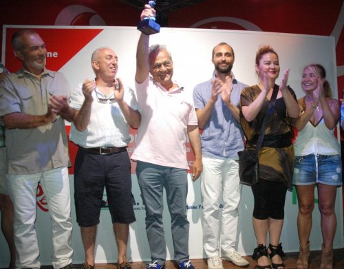 YELKEN YARIŞLARI ÜNLÜLER GEÇİDİNE DÖNDÜ