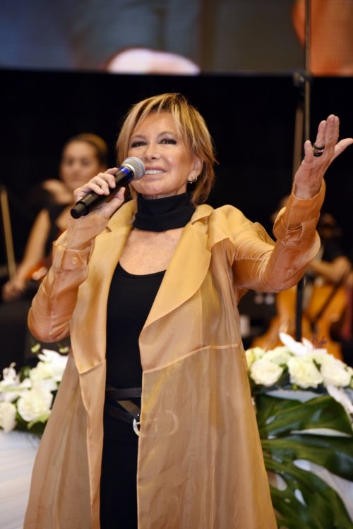 YEŞİLÇAM'IN UNUTULMAZ OYUNCULARI ALİAĞA'DA BULUŞTU