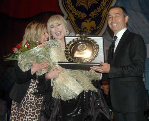 ZERRİN ÖZER BU KEZ POLİSLER İÇİN SÖYLEDİ