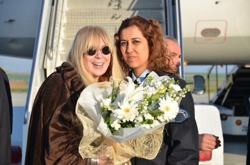 ZERRİN ÖZER POLİS KONSERİ İÇİN DENİZLİ’YE GELDİ